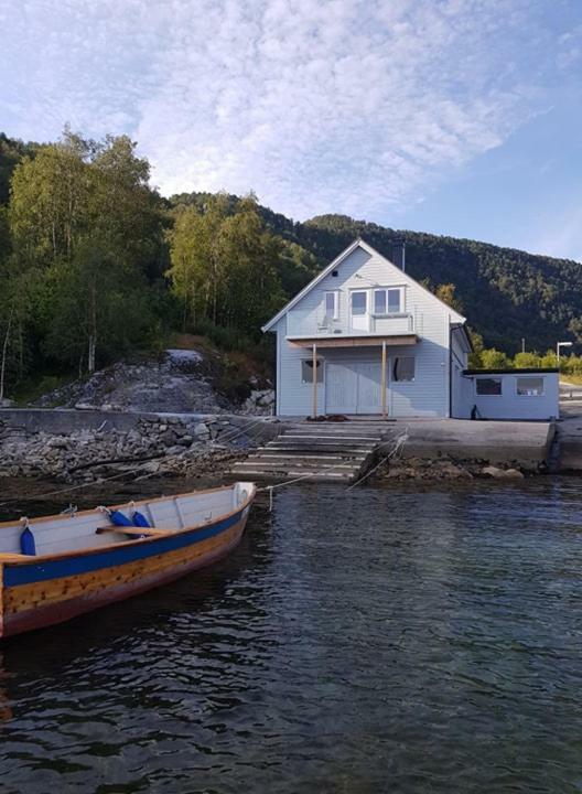 Waerholmen Apartment Lavik  ภายนอก รูปภาพ